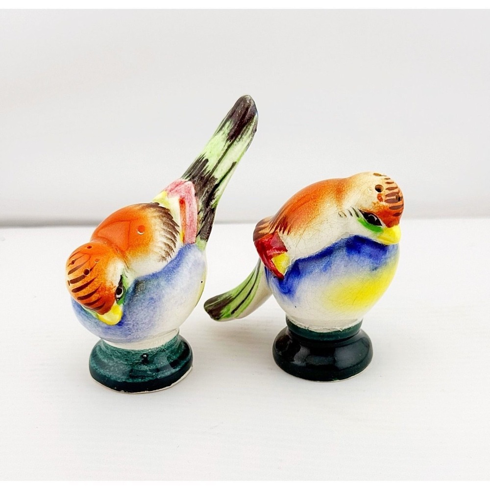 Vintage 1950's-60's Japanese hand painted birds salt & pepper shakers.